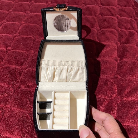 Travel jewelry box. - Picture 2 of 2